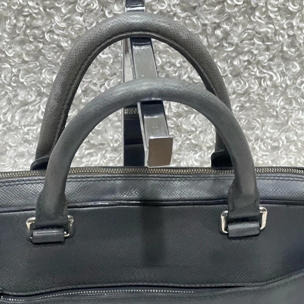 Louis Vuitton Taiga Porte-Documents Business MM